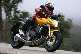 Honda CB600F Hornet motorcycle review - Riding