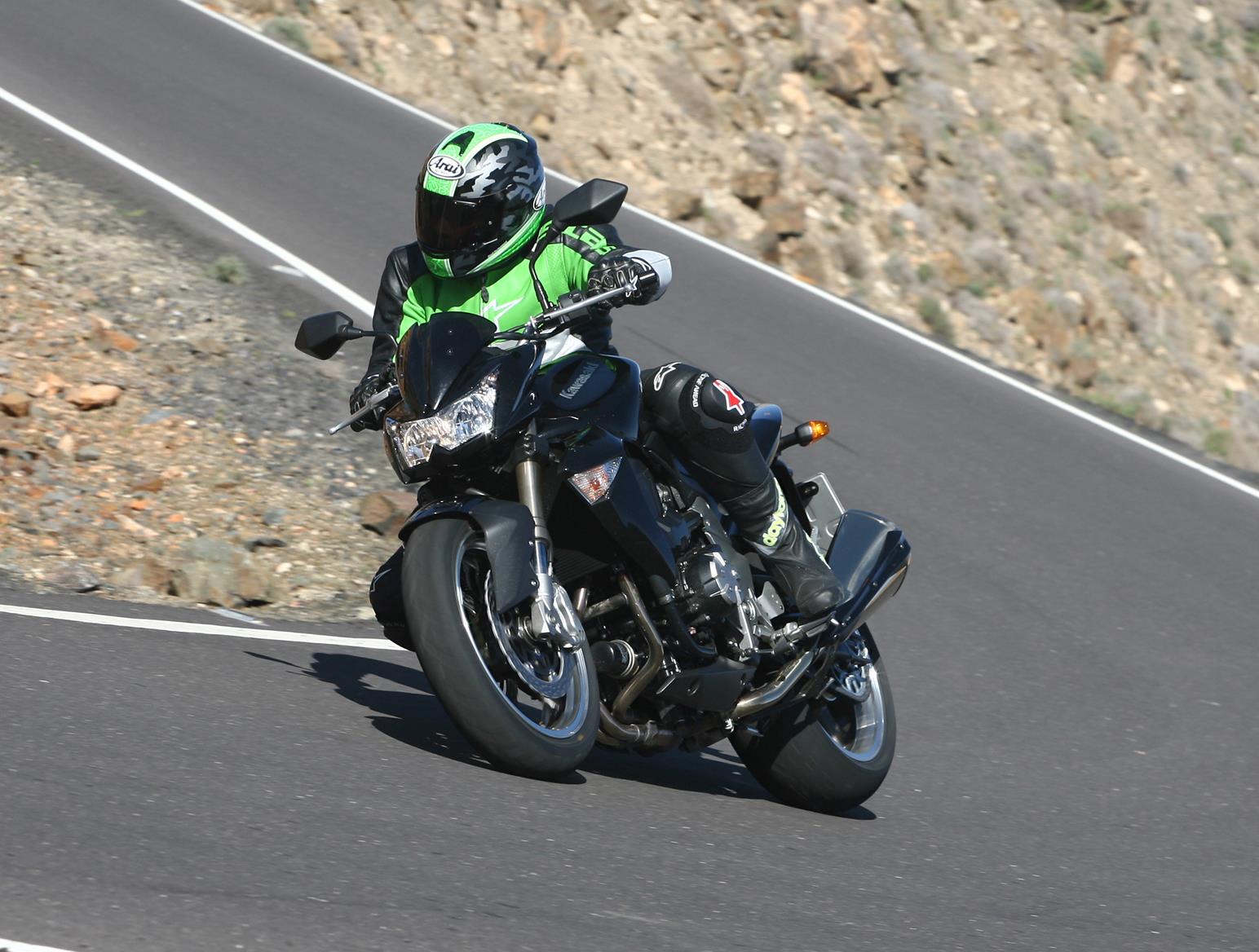 Kawasaki Z1000 2007 2009 Review Speed Specs Prices Mcn