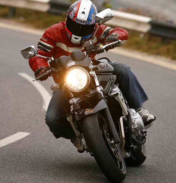 Kit Tubi Freno Accossato Per Suzuki GSF650 Bandit Naked (2007-2012) – 3 Tubi Neri, Layout O, In Treccia D'acciaio, Anti-fading, Alta Sicurezza