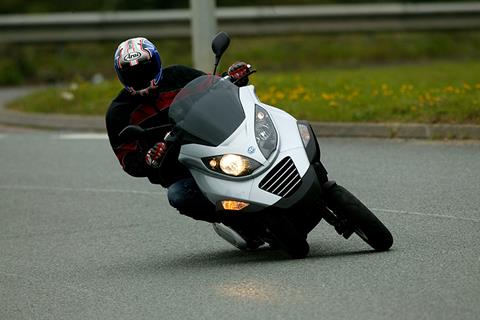 Video: Filtering on a Piaggio MP3