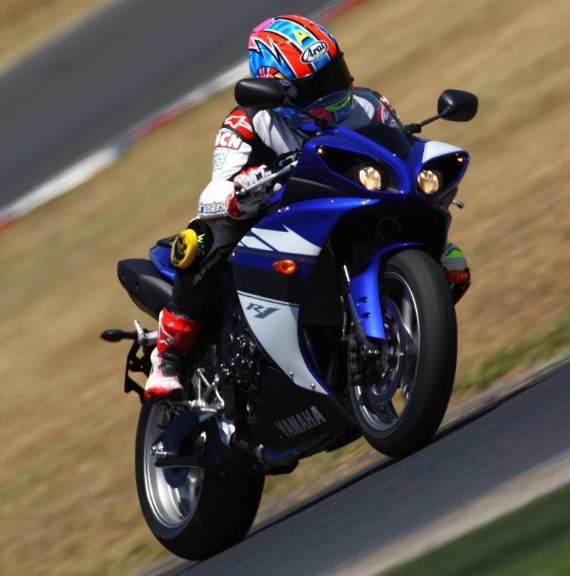 Last stock of 2009 Yamaha R1 until July in dealers now | MCN
