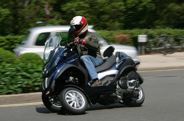 3 wheel motorbike on car licence