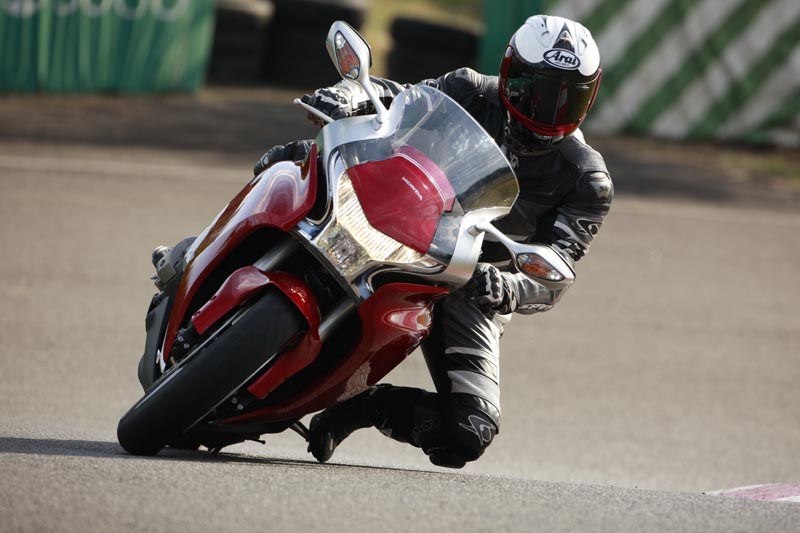 Honda Vfr1200f 2010 2011 Review Speed Specs Prices Mcn