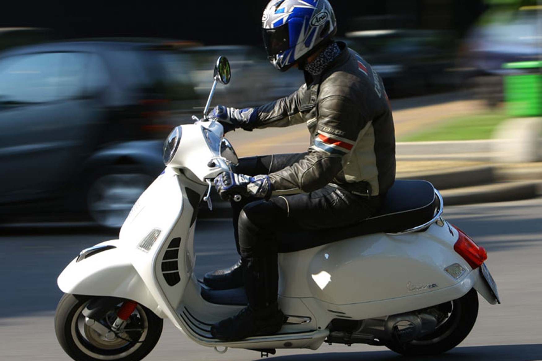 Piaggio Vespa Gts300 2009 On Review Specs Prices Mcn