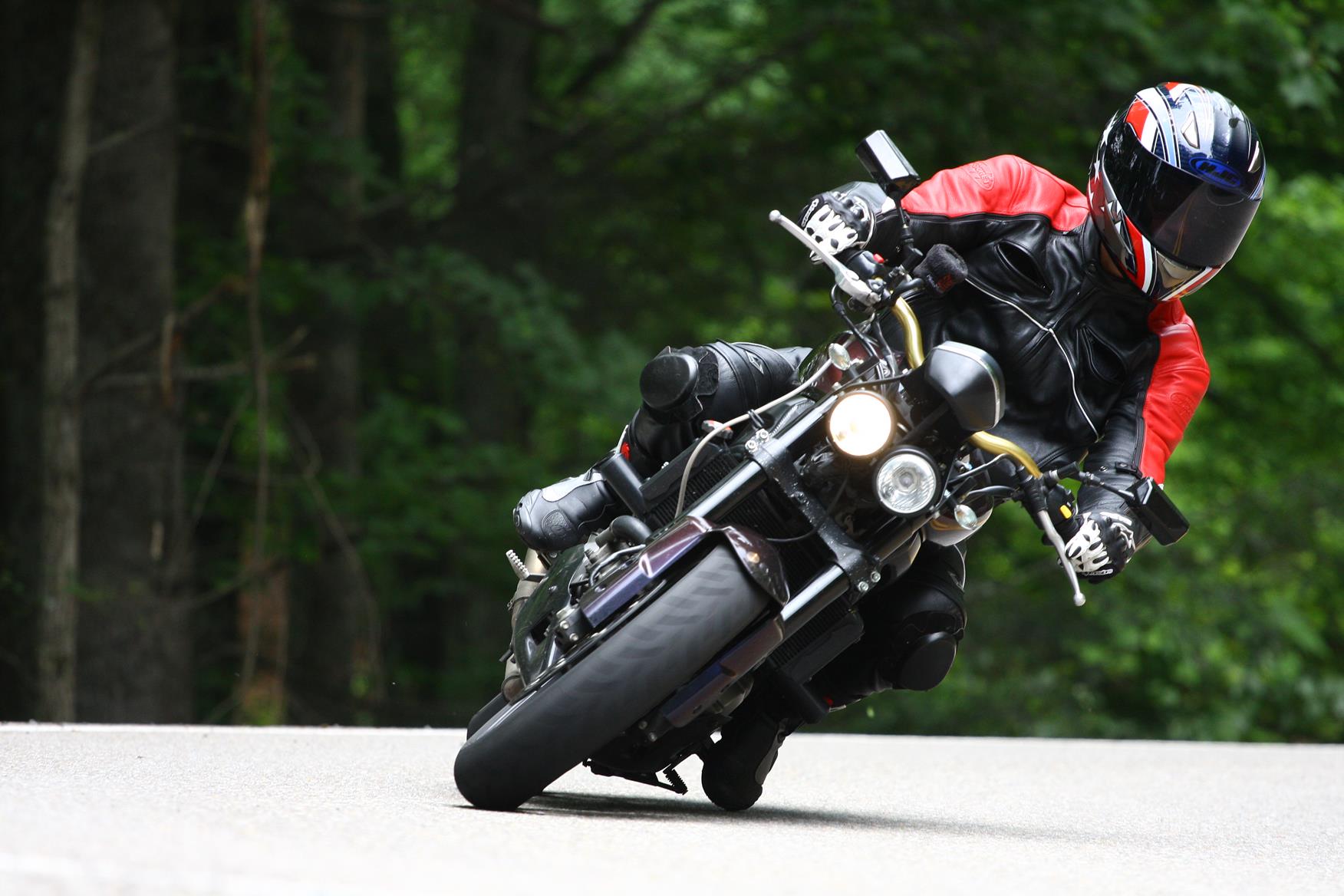 How To Hang Off A Motorcycle | How to Ride a Motorcycle in 13 Beginner ...
