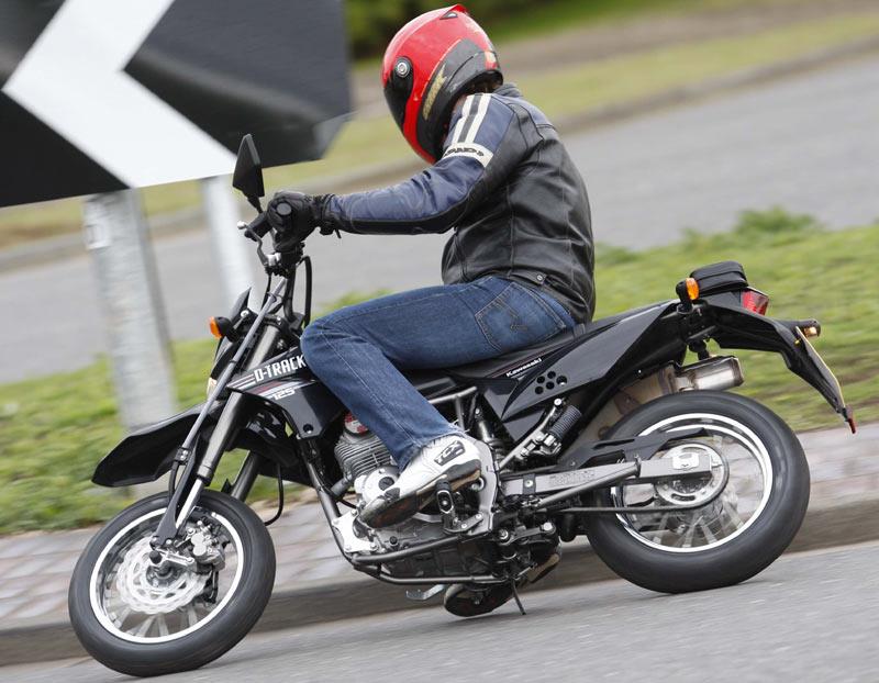 D-TRACKER 125 (2010-on) Review, Specs &