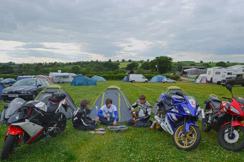 Video: Derbi GPR125 vs Yamaha YZF-R125 vs Honda CBR125 review