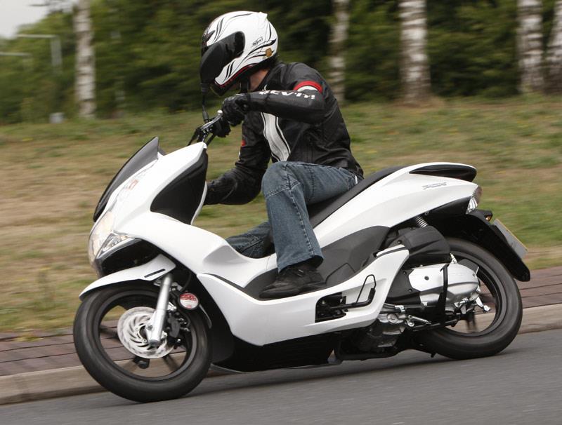 Honda Pcx125 10 On Review Speed Specs Prices Mcn