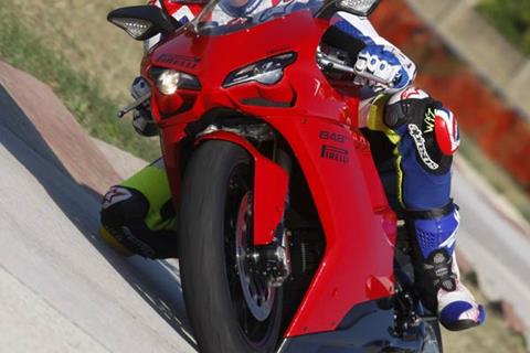 Ducati 848 Evo v Triumph 675 v Yamaha R6 on track