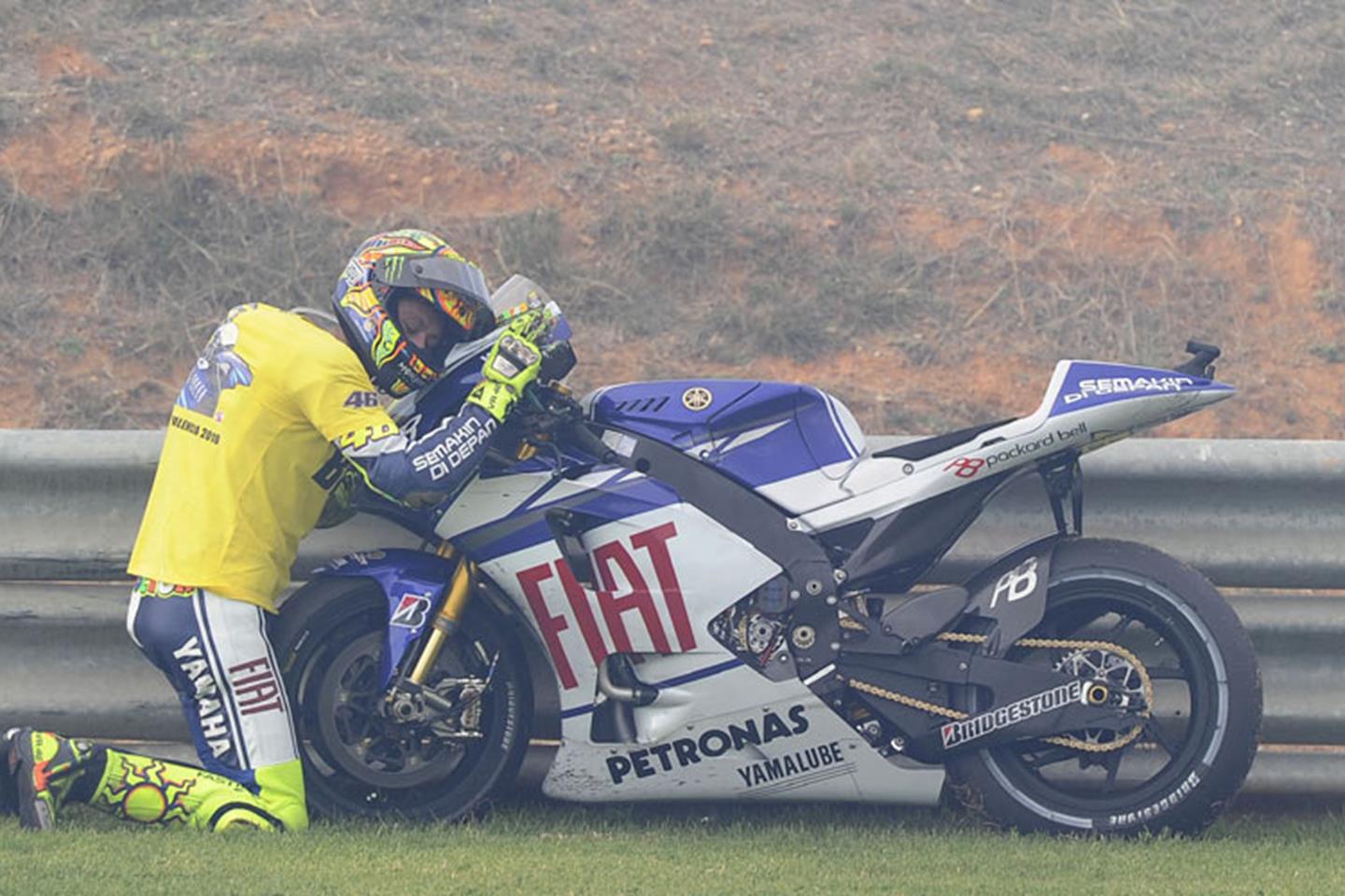 Valencia MotoGP: Valentino Rossi third in Yamaha farewell | MCN