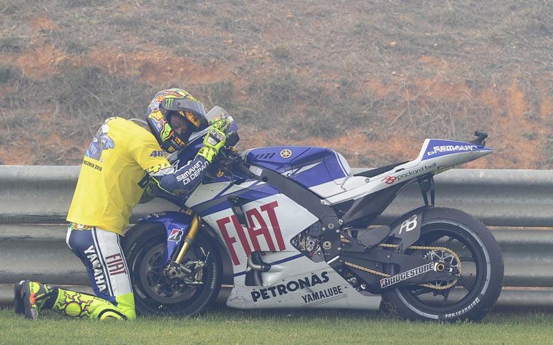 Valencia MotoGP: Valentino Rossi third in Yamaha farewell | MCN