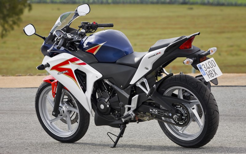 Honda Cbr250r 11 13 Review Speed Specs Prices Mcn