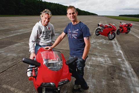 Video: Carl Fogarty onboard a Ducati 916