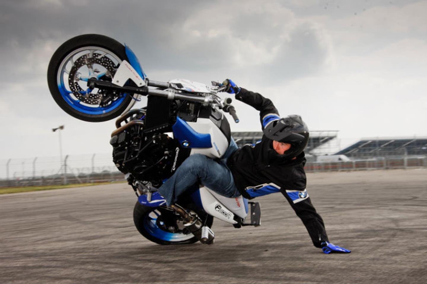 как делать трюки на мотоцикле в пабг фото 4