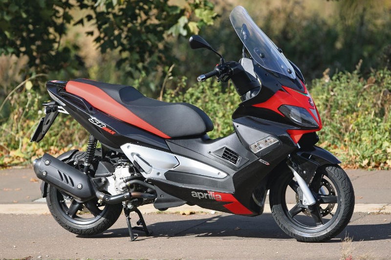 Aprilia Sr Max 300 Taken To The Max Mcn Aprilia Sr Max 300 Taken To The Max Mcn