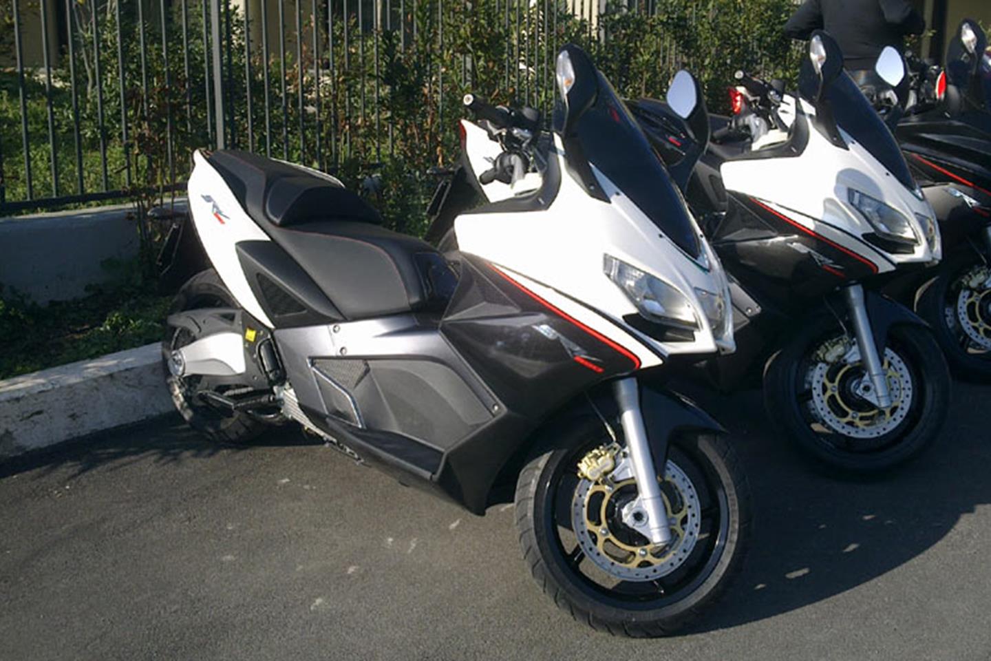 aprilia srv 850