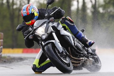 Video: Sports touring tyres tested