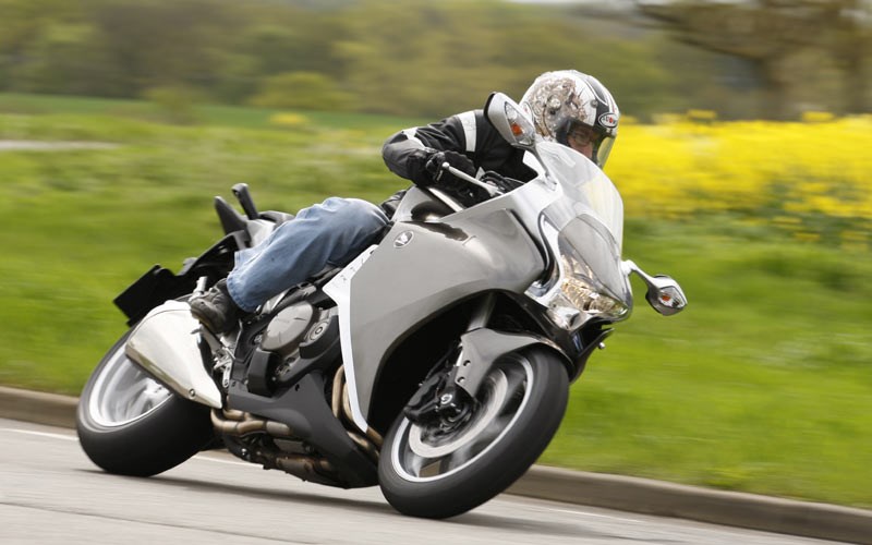 Honda Vfr 10 F 12 16 Review Speed Specs Prices Mcn