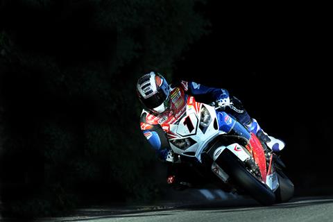 Isle of Man TT: Friday Practice - Final Qualifying Session Cut Short