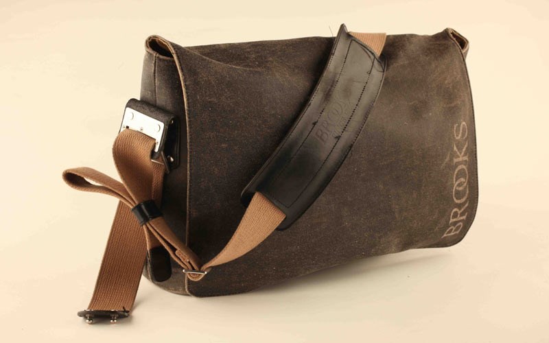 brooks barbican shoulder bag