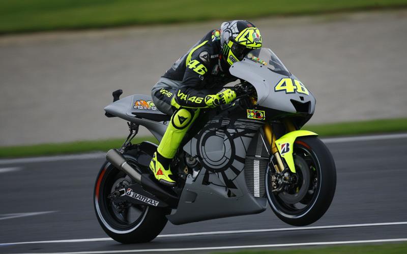 Pics: Valentino Rossi back on a Yamaha in Valencia | MCN