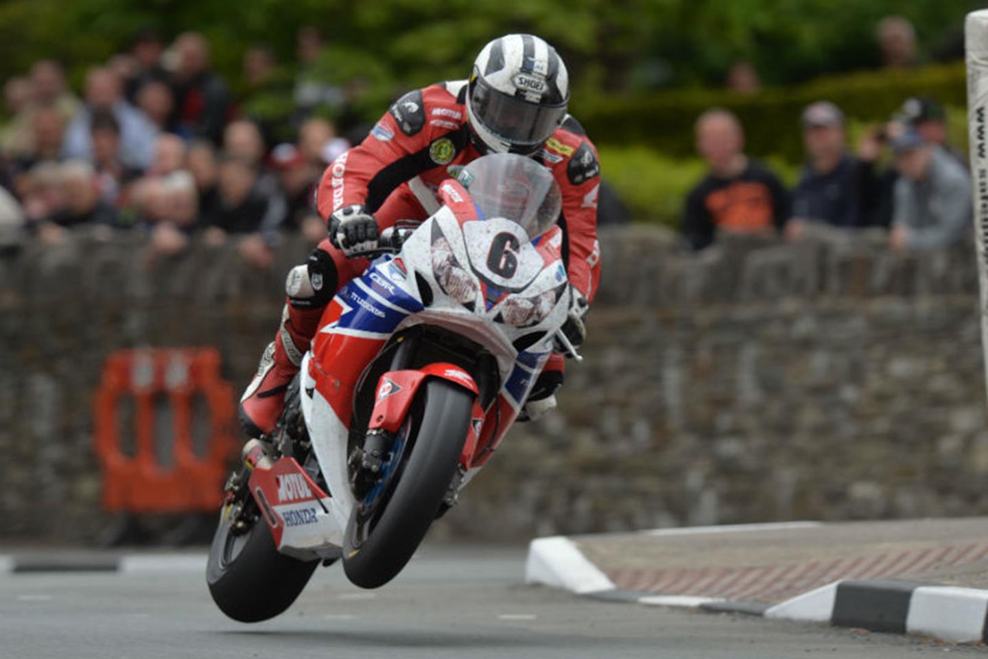 Isle of Man TT: Dunlop takes first Superbike TT win | MCN