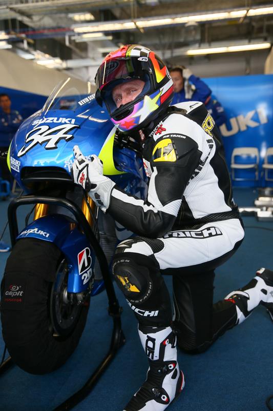 Kevin Schwantz rides Suzuki’s MotoGP bike