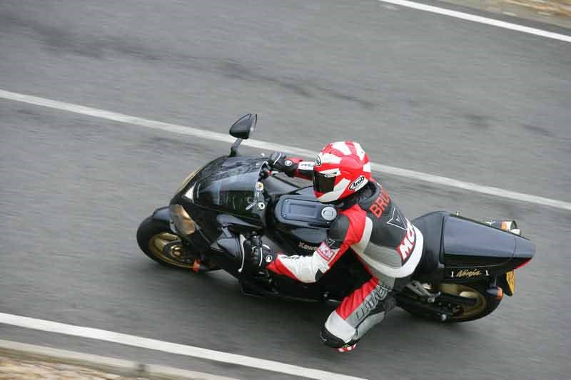 KAWASAKI ZX-12R (2000-2006) Review | Specs & Prices MCN