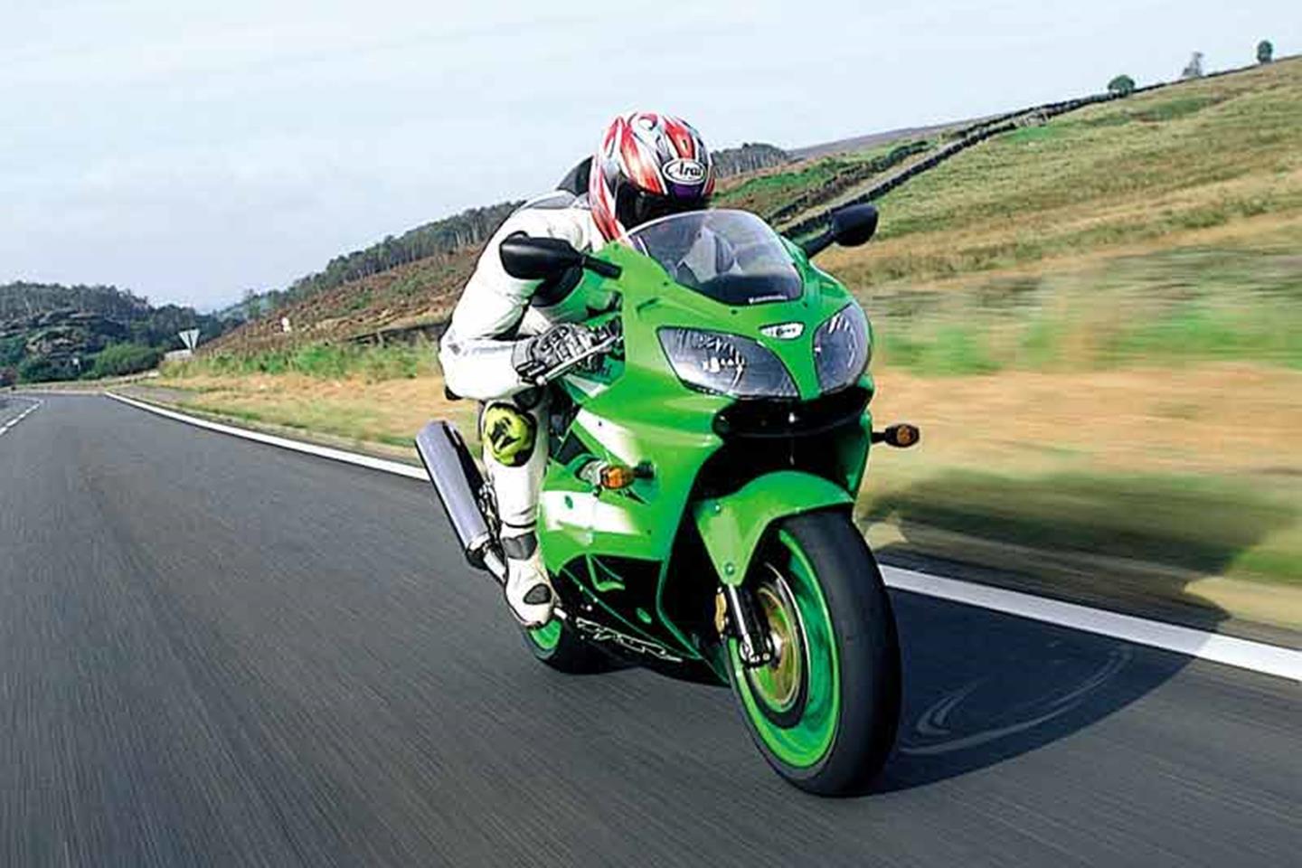 Спортбайк Kawasaki zx9r