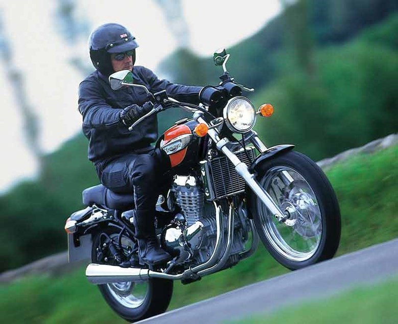 TRIUMPH ADVENTURER 900 (1995-2002) Motorcycle Review | MCN