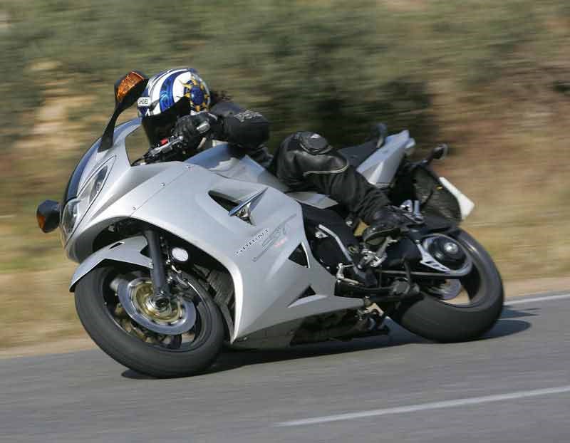 triumph sprint 1050 st 2008