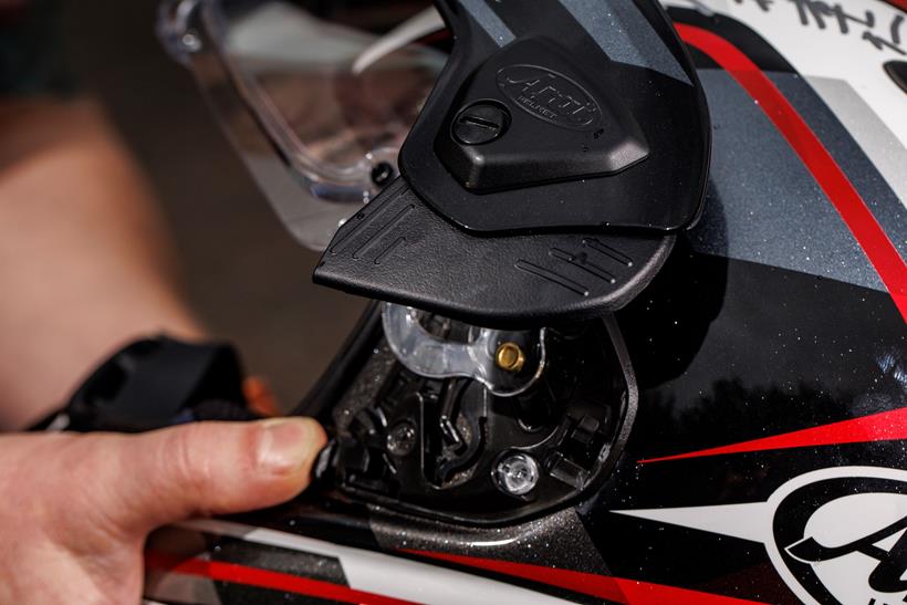 Arai Tour-X 5 visor mechanism