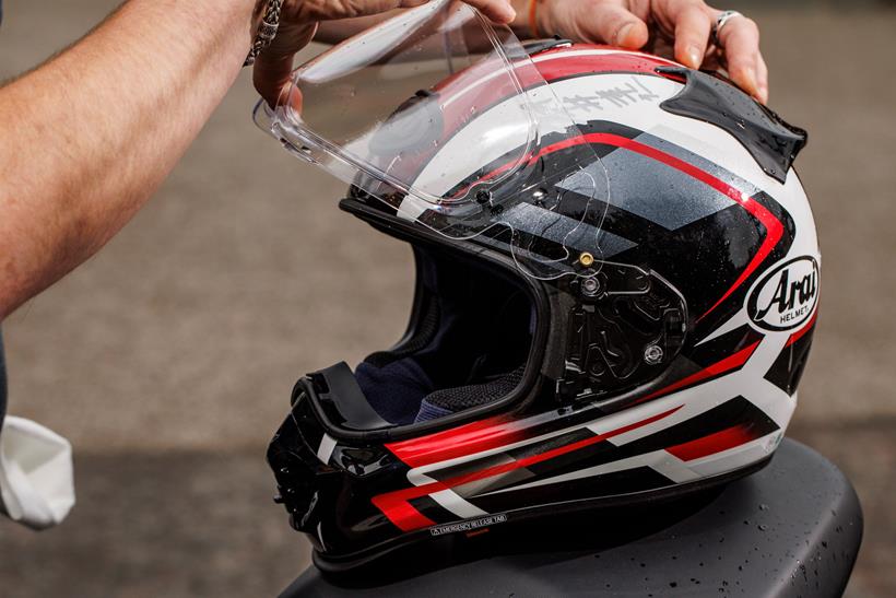 Arai Tour-X 5 visor removal