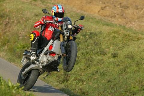 Video: Ferrari Supermoto