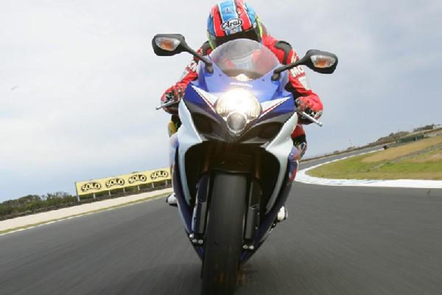 GSX R1000 K7 launch