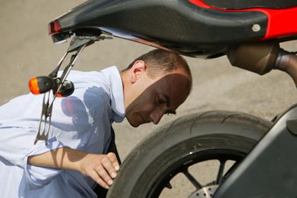 Caludio Domenicali checks out the Desmosedici RR