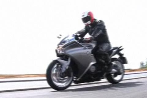 Video: Honda VFR1200 DCT review