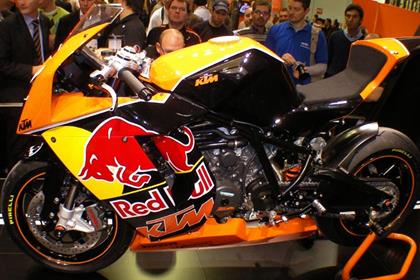 The firm unveiled its race version of the bike, which will compete in World Superstock in 2008