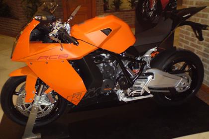 Trev spotted the RC8 in the lobby of the hotel