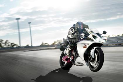 2009 Yamaha R1 action