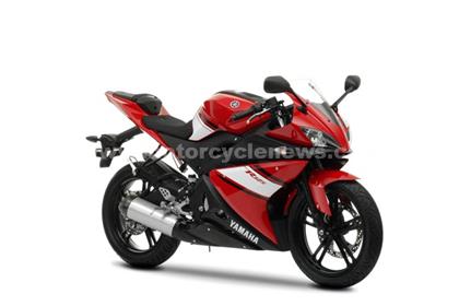 The Yamaha YZF-R125 in Sunset Red