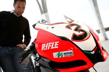 Michael Neeves with Max Biaggi's World Superbike, photo by Ian Jubb