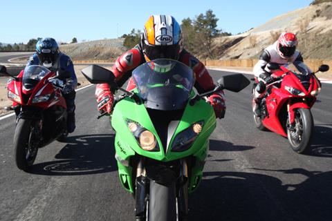 Supersport 600s head to head on track