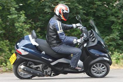 Read the full Piaggio MP3 400 review online now