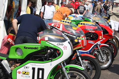 Classic bikes and stars shine at Brands BSB