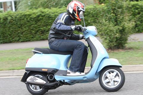 Video: Piaggio Vespa LX50 review