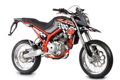 The Blata Motard 125 features Marzocchi upside-down forks, a Sachs rear shock and AJP radial brakes