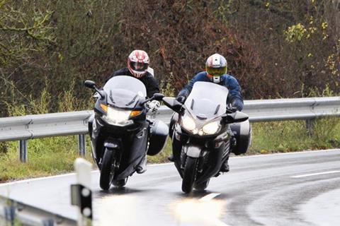 Video: Kawasaki GTR1400 takes on the mighty BMW K1300GT