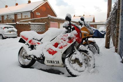 Ken Lawrence's Yamaha TZR250 under snow in Kent