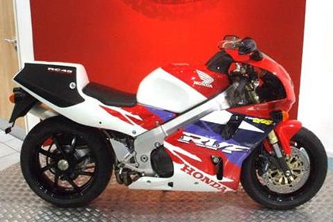 0-mile Honda RC45 spotted in MCN Bikemart